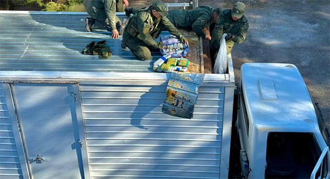 Catamarca: creó compartimientos en el techo y acoplado de un camión para ocultar 350 kilos de hojas de coca