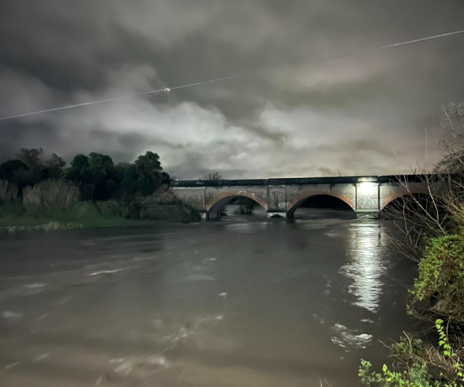 El río Carcarañá con furia: la crecida en Pueblo Andino enciende las alarmas