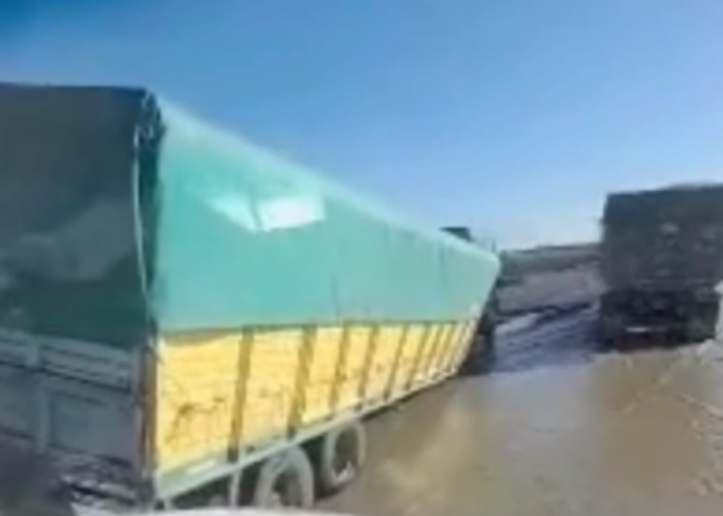 Timbúes: un camión perdió una rueda en el camino La Paloma, ingreso a las terminales portuarias