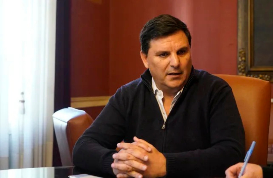 El intendente de Roldán, Daniel Escalante, fue sometido a una cirugía de cinco by pass y permanece en terapia intensiva