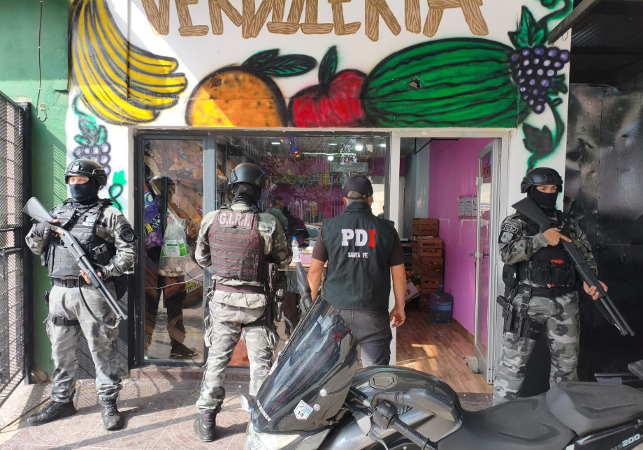 Megaoperativo de la PDI en Rosario: un detenido, y secuestros de un arma y más de $ 4 millones por un robo en San Lorenzo