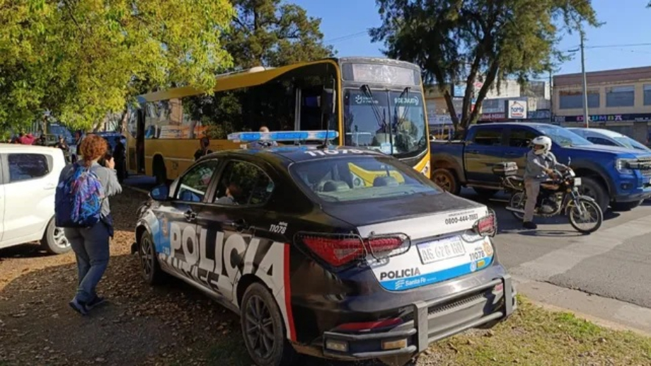 Granadero Baigorria: Pasajeros redujeron a un hombre que intentó abusar de una menor en un colectivo