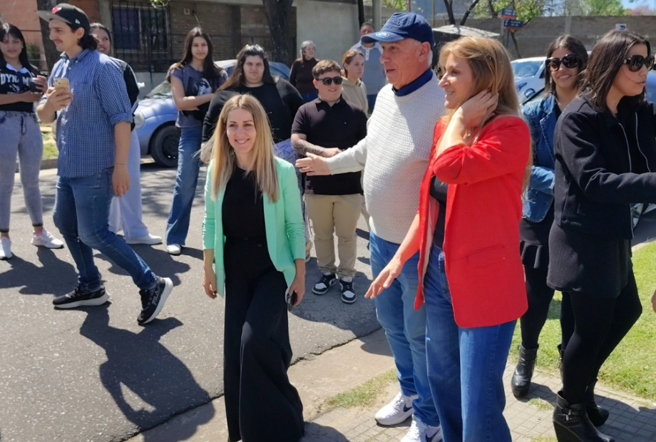 Carlos De Grandis recibió a Florencia Carignano y a Alejandrina Borgatta para ratificar el compromiso de Fuerza Patria con la salud pública