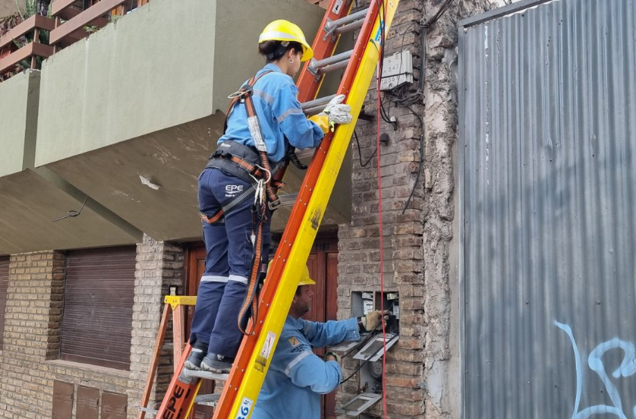 EPE detectó otras 7 mil conexiones irregulares y asciende a $ 2.900 millones el dinero recuperado por el fraude