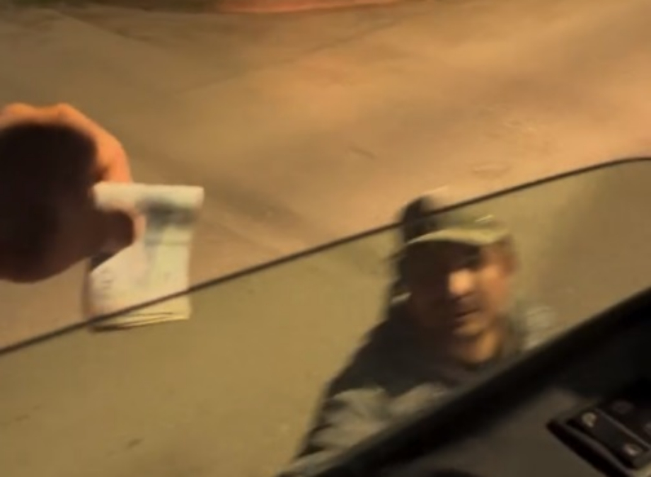 “Peajes” nocturnos en San Lorenzo: un transportista de San Luis registró cómo le cobran por circular