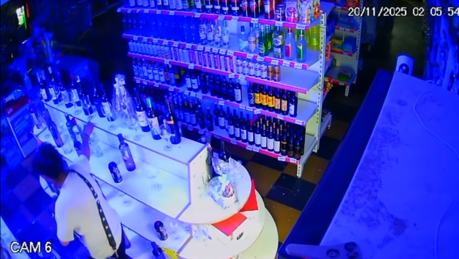 Rompieron la vidriera y robaron bebidas alcohólicas en un supermercado del centro sanlorencino: una mujer detenida