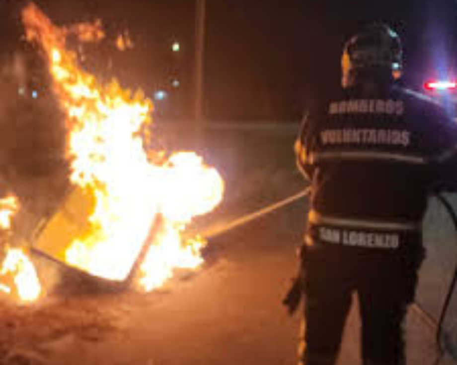 San Lorenzo: Detienen a un hombre por incendiar contenedores de basura durante la madrugada
