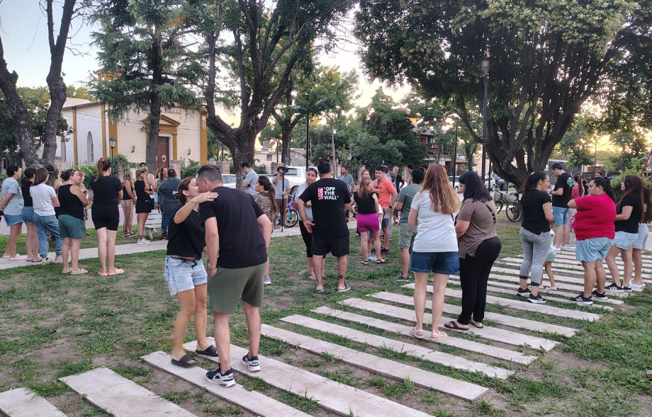 Ricardone: padres reclaman por la falta de bancos para los alumnos ingresantes al secundario