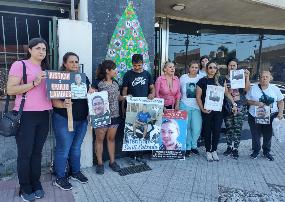 Un grito de justicia en Navidad: Familiares de víctimas volverán a armar el "árbol del dolor" frente a la Fiscalía
