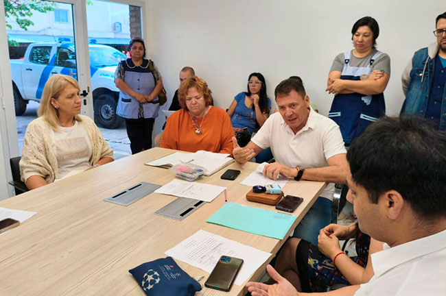 La Municipalidad entregó 157 millones de pesos a escuelas de la ciudad