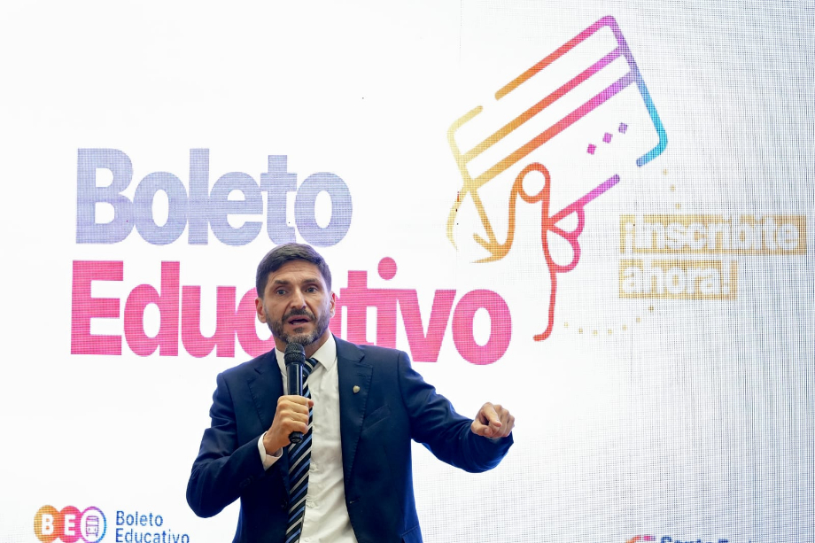Pullaro lanzó el Boleto Educativo 2026: “Apostamos a fortalecer la educación y que sea accesible para todos”