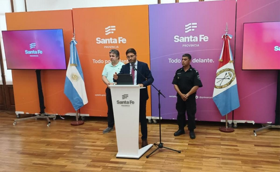 Pullaro cedió ante la presión policial: fijó un piso salarial de $1.350.000 para desactivar el conflicto