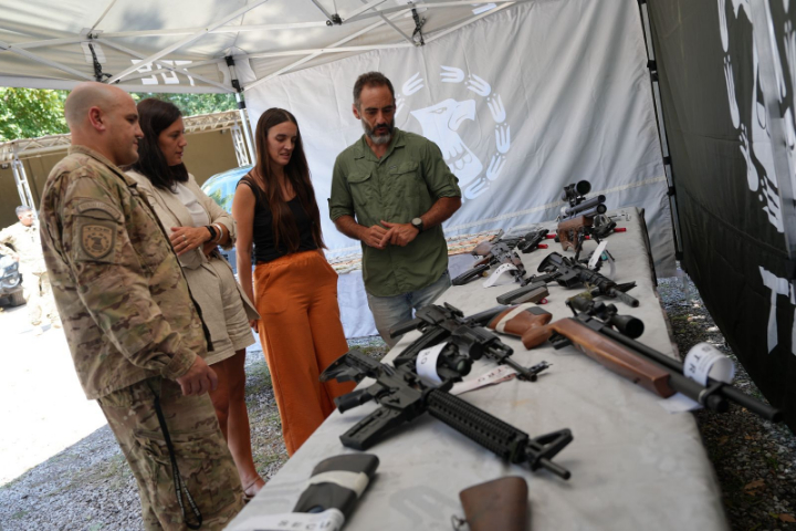 Allanamientos en Rosario y la región: secuestran un arsenal enterrado y detienen a tres personas