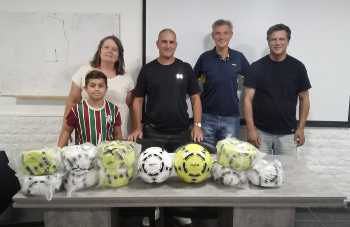 Fútbol regional: ARFI presentó su pelota oficial Striker para la temporada 2026