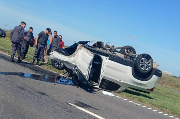 Tragedia en la Autopista Rosario-Santa Fe, dos muertos y heridos graves tras choque y vuelco a la altura de Oliveros