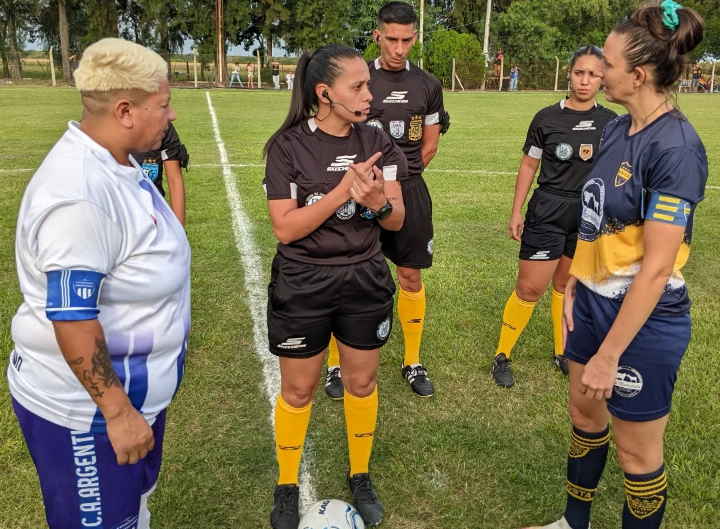 Fútbol femenino: Defensores de la Costa derrotó a las sanlorencinas de Argentino y gritó campeón de la Copa Federación Femenina