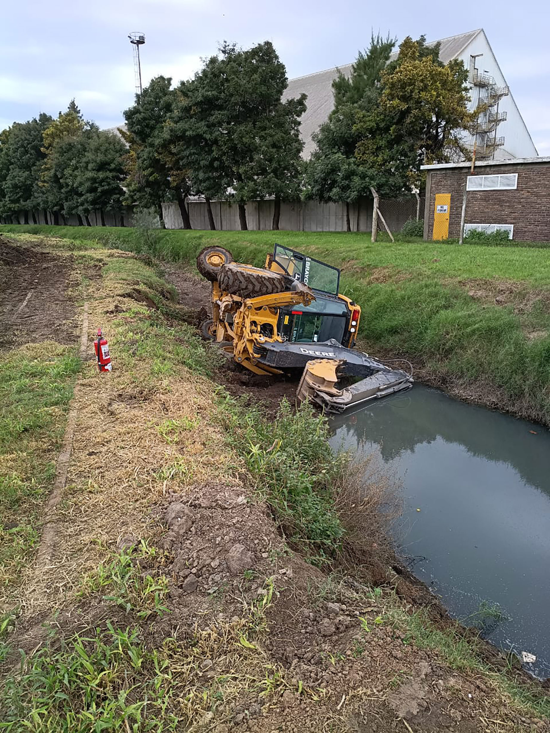 Rescate de un operario tras vuelco de maquinaria