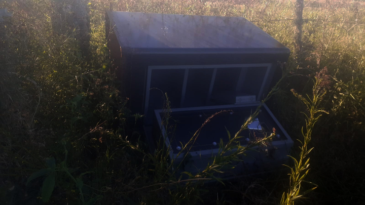 Hallazgo en zona rural: Encuentran una caja fuerte vandalizada a la vera de la Ruta 34
