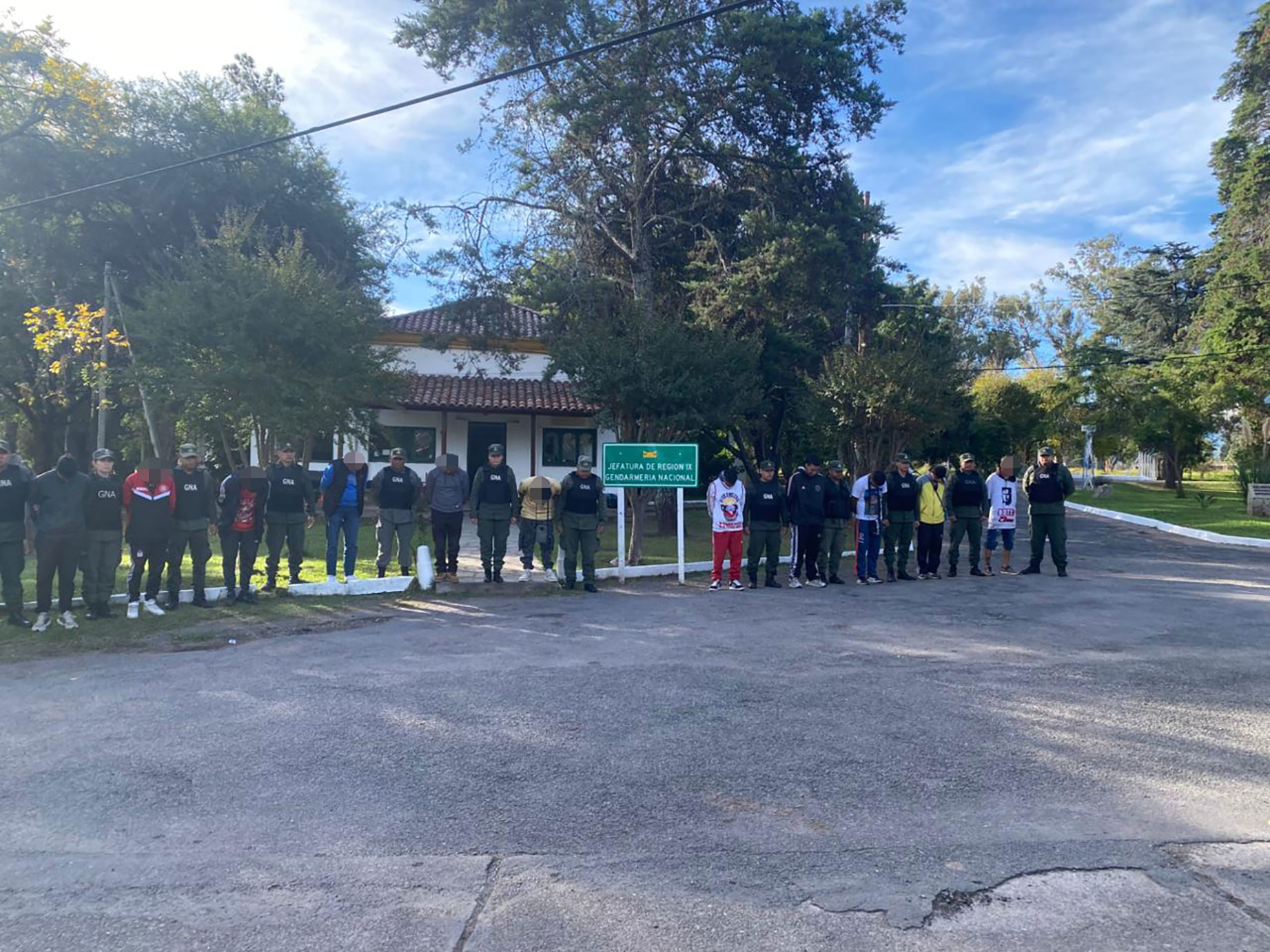 Salta: rescatan a una menor en un micro y detienen a 13 extranjeros por presunta trata de personas