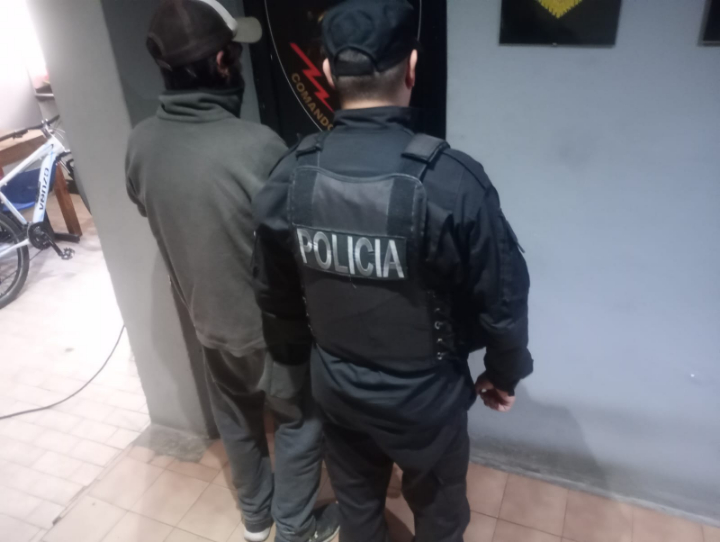 San Lorenzo: aprehenden a un hombre en situación de calle con una mochila denunciada como robada