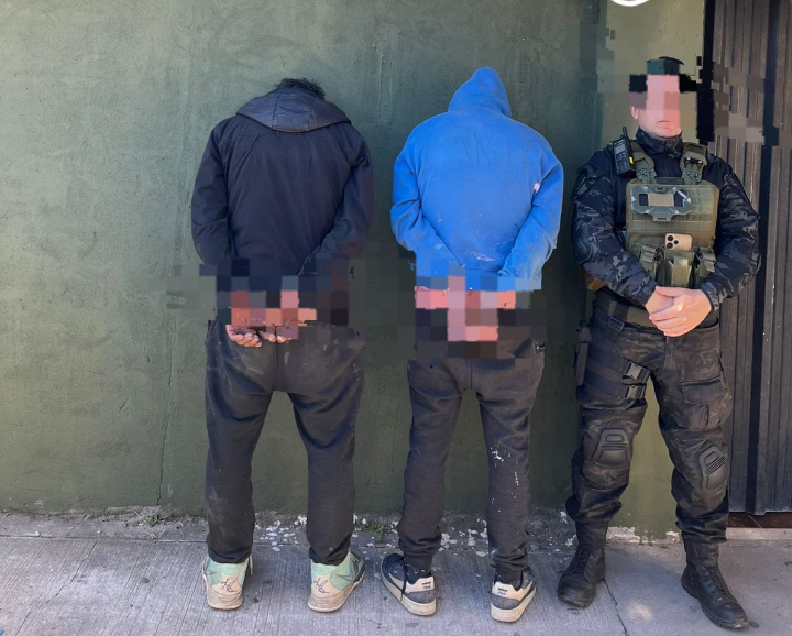 San Lorenzo: Dos detenidos con un arma de fuego y estupefacientes en plena vía pública