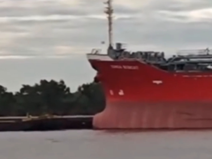 Choque en el río Paraná: investigan fuerte colisión entre un buque y un remolcador a la altura de Rosario