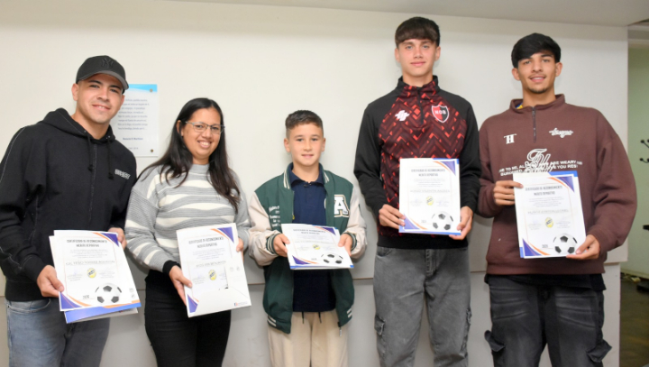 Fray Luis Beltrán reconoció a jóvenes futbolistas que se destacan en clubes del país