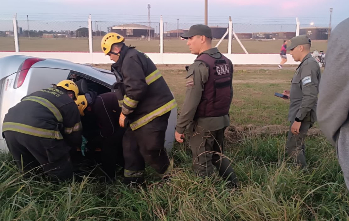 Una mujer resultó herida tras volcar su automóvil sobre la Ruta Nacional 11 en San Lorenzo