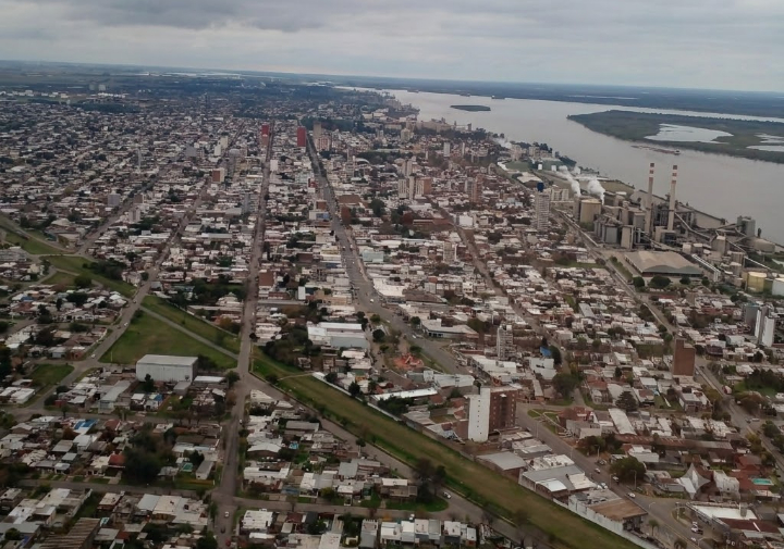 Patrullajes desde el aire: El Halcón sobrevoló San Lorenzo, Funes y Roldán en un operativo de prevención policial