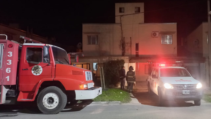 Principio de incendio en una vivienda de San Lorenzo: hubo daños en un dormitorio