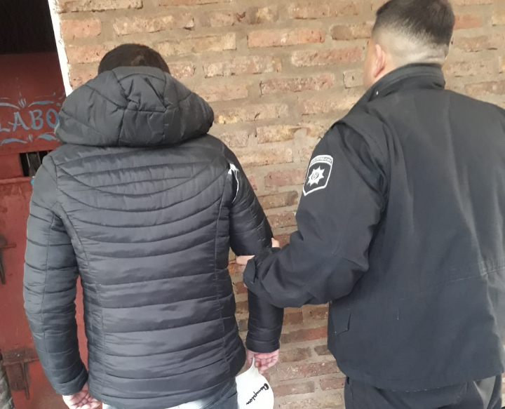Detienen a un joven de 26 años tras un violento asalto a un comercio en Puerto General San Martín