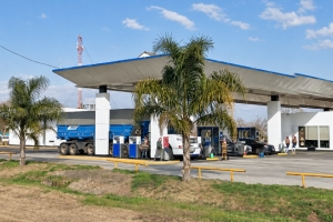 Un camionero de 43 años falleció tras descompensarse en una estación de servicio de Villa La Ribera