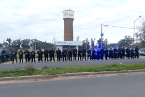 La policía desplegó un operativo de saturación de seguridad en Capitán Bermúdez: cinco demorados y cuatro motos secuestradas