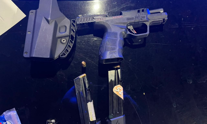 Circulaba en moto por San Lorenzo con una pistola 9 milímetros oculta entre sus prendas
