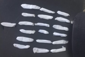 Secuestran 19 envoltorios de cocaína y detienen a un hombre en un control callejero