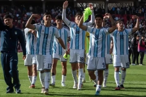 Argentina celebró oros en cuatro deportes y la selección de fútbol avanzó a la final