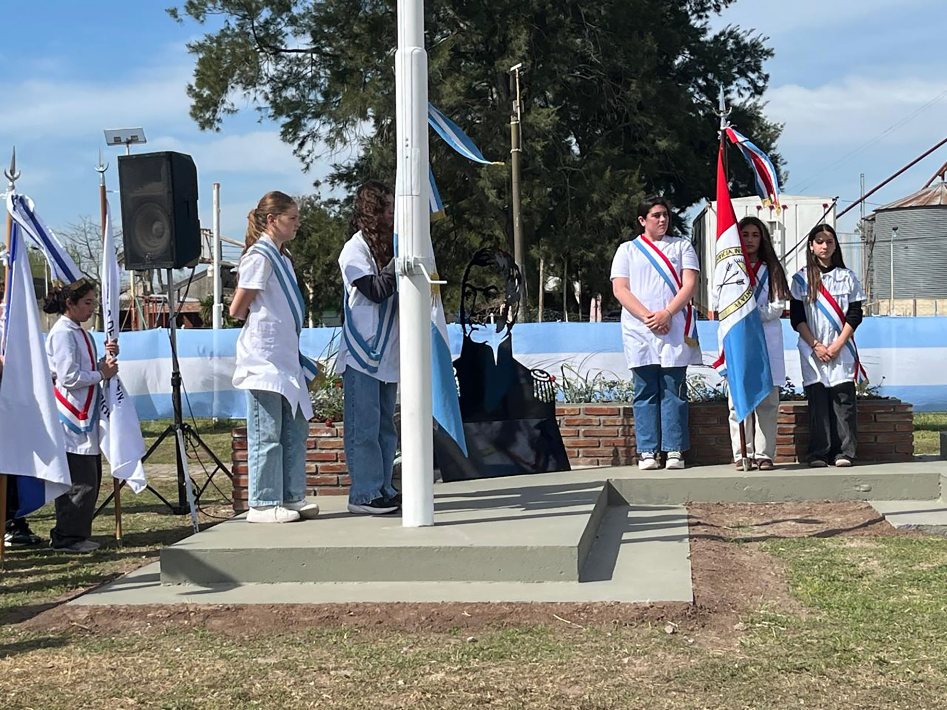 Pavón Arriba inauguró un espacio de homenaje a San Martín y Belgrano