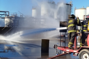 Tragedia en Albardón Bio: el rescate de las víctimas y la lucha contra el fuego bajo riesgo de nuevas explosiones