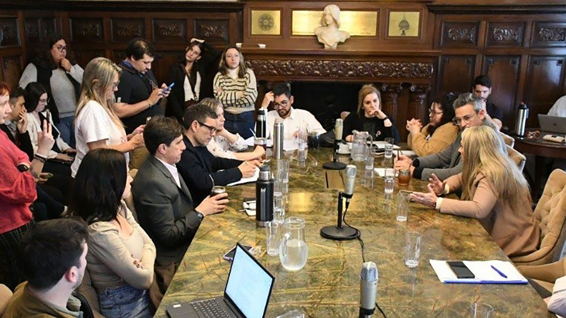 Rosario relevó a 1.395 cuidacoches y analiza cómo aplicar la nueva ley provincial