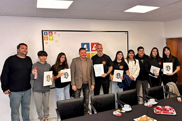 Tres oros, dos platas y un bronce: brillante actuación nacional de karatecas sanlorencinos que fueron reconocidos por Raimundo