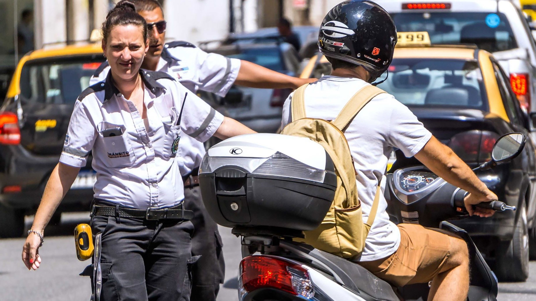 Rosario aprobó llevar al corralón vehículos con patentes ocultas, incluso estacionados