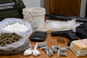 Piden 12 años de prisión para tres acusados de vender drogas y tener una pistola 9 milímetros en San Lorenzo