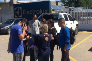 Electrolux formalizó el cierre de su fábrica en Rosario y la desvinculación de 200 trabajadores