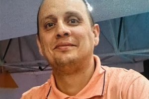 Misterio por un hombre que salió de Capitán Bermúdez, no tomó el colectivo y perdió contacto con su familia