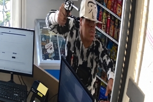 San Lorenzo: Delincuente armado asaltó un comercio del barrio José Hernández y quedó registrado en cámaras de vigilancia