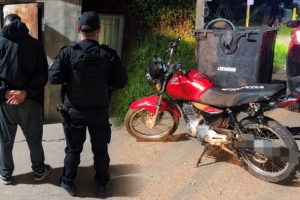 Roldán: huyó de la policía en moto, perdió el control y terminó aprehendido